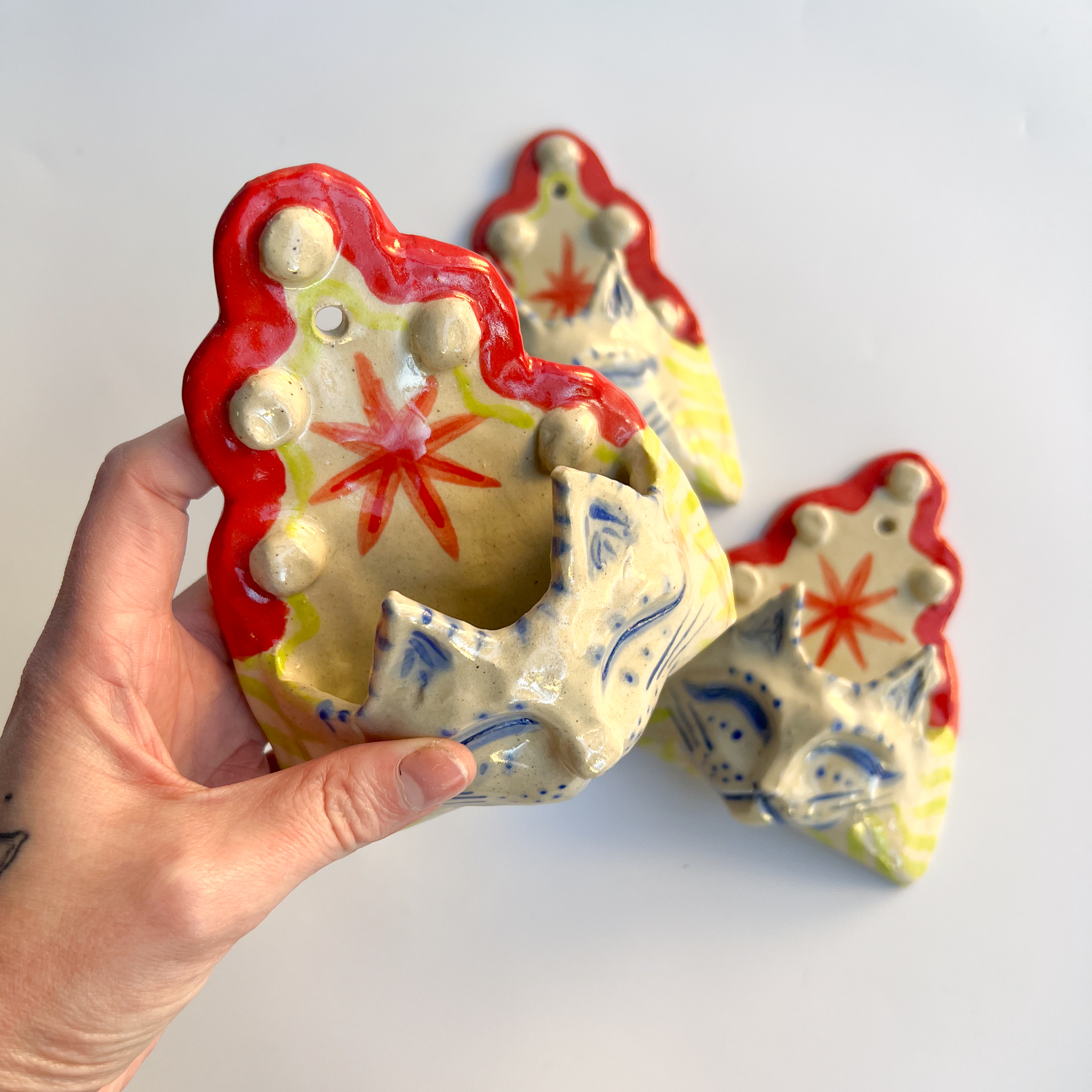 Large Red Ripple Cat Wall Pocket - Image 3