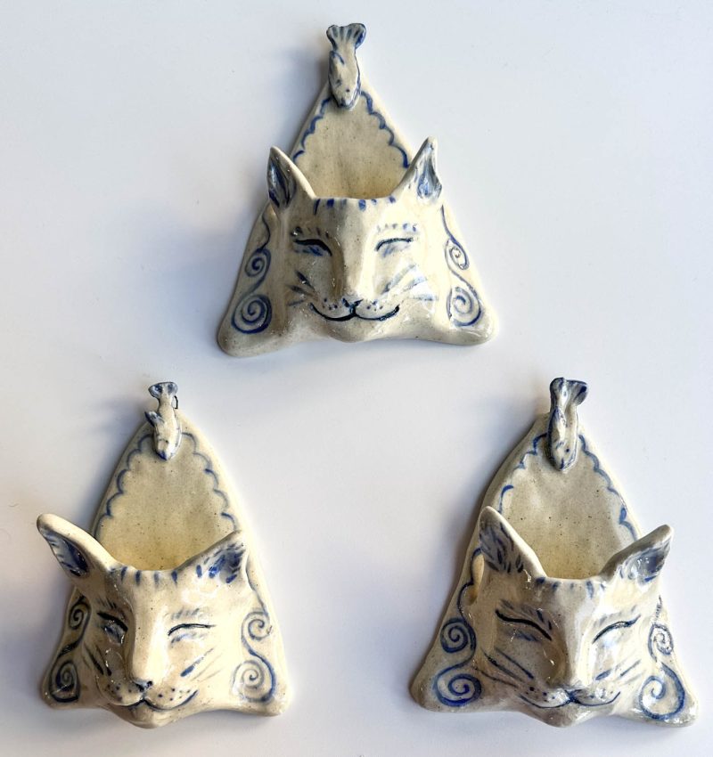 Blue & White Cat Wall Pocket - Image 4