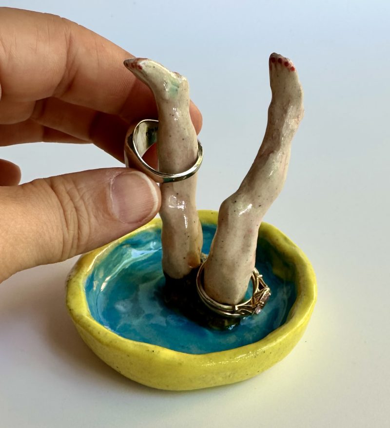 Swimmer Legs Ring Dish